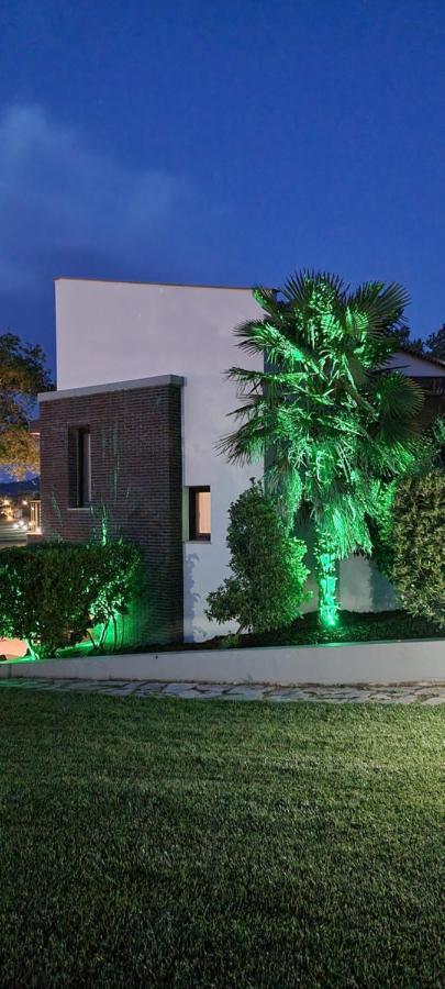 Heaven Luxury Villa Néa Róda Eksteriør bilde