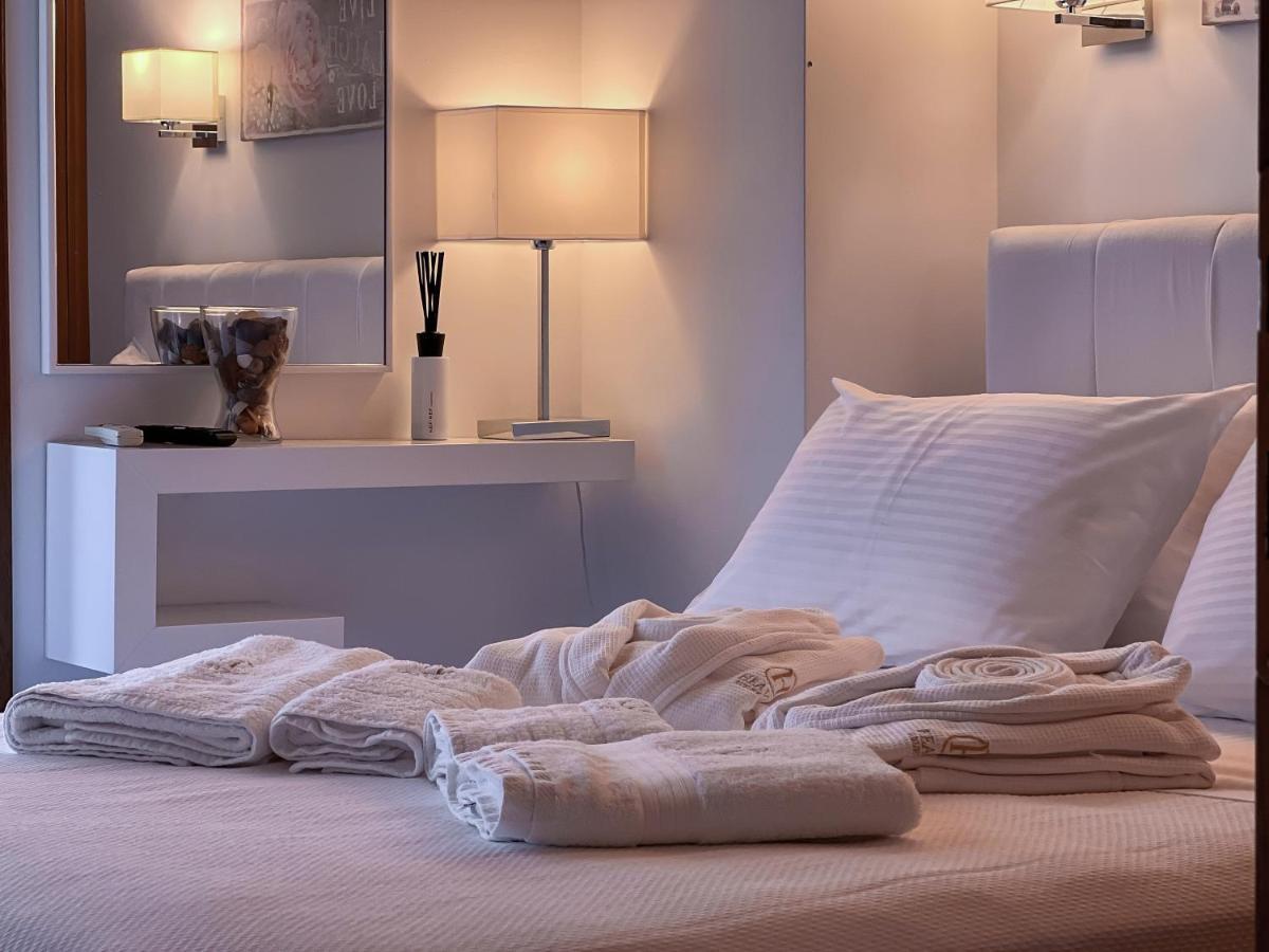 Heaven Luxury Villa Néa Róda Eksteriør bilde