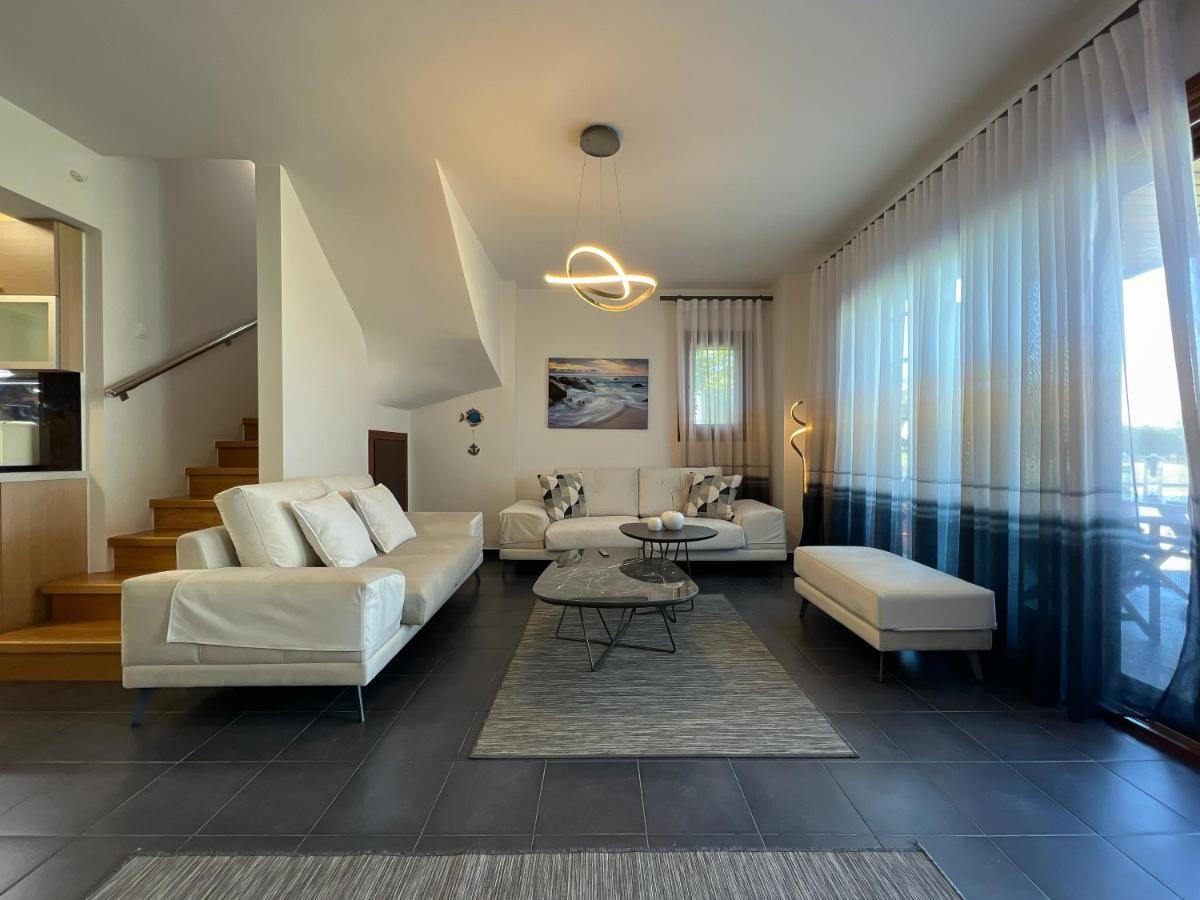 Heaven Luxury Villa Néa Róda Eksteriør bilde